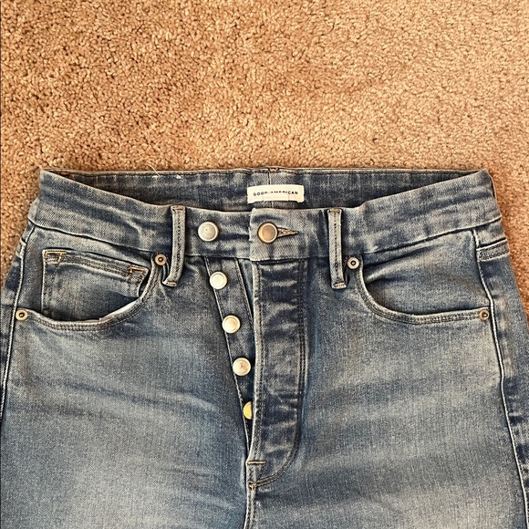 Good American Slant Button Fly Straight Jeans - Picture 2 of 10